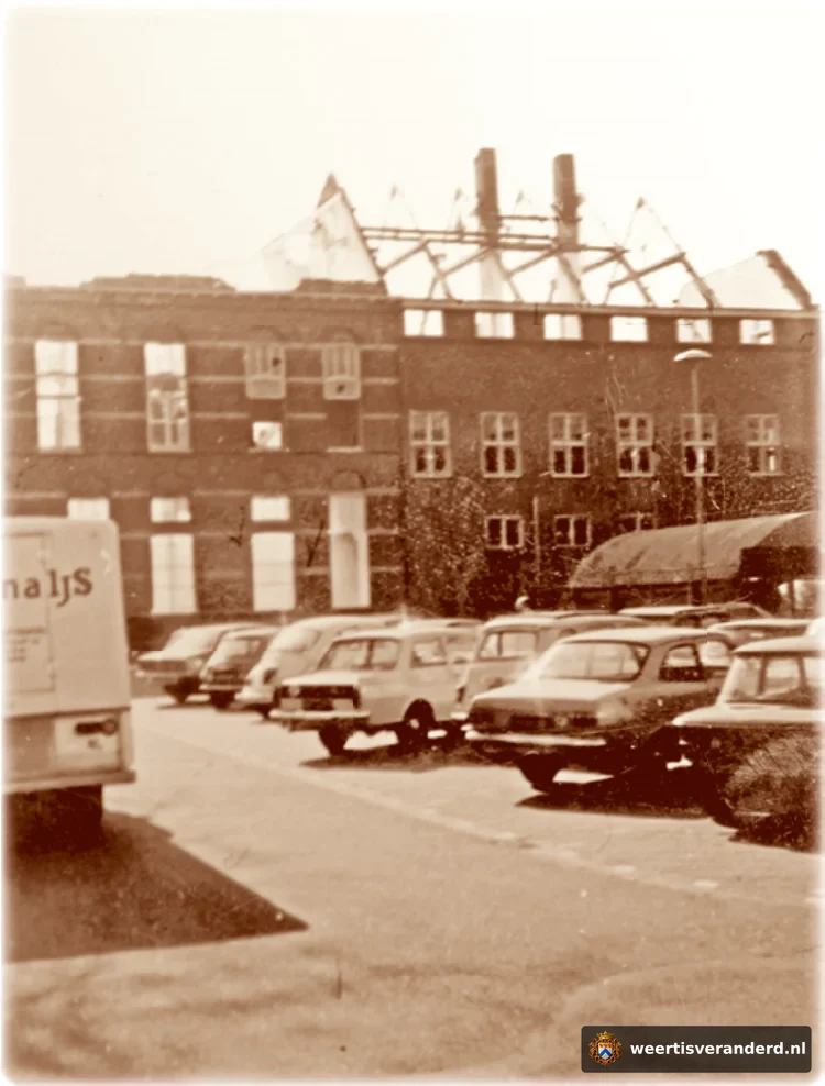 De afbraak van het Bisschoppelijk College. De Muntpassage is al gerealiseerd.