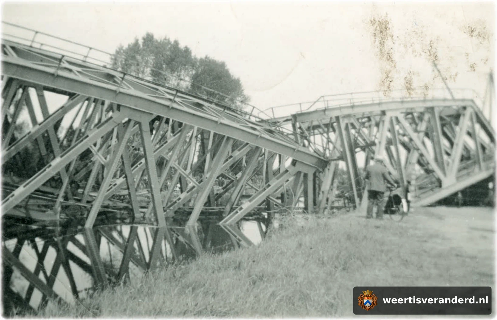 De vernielde spoorbrug