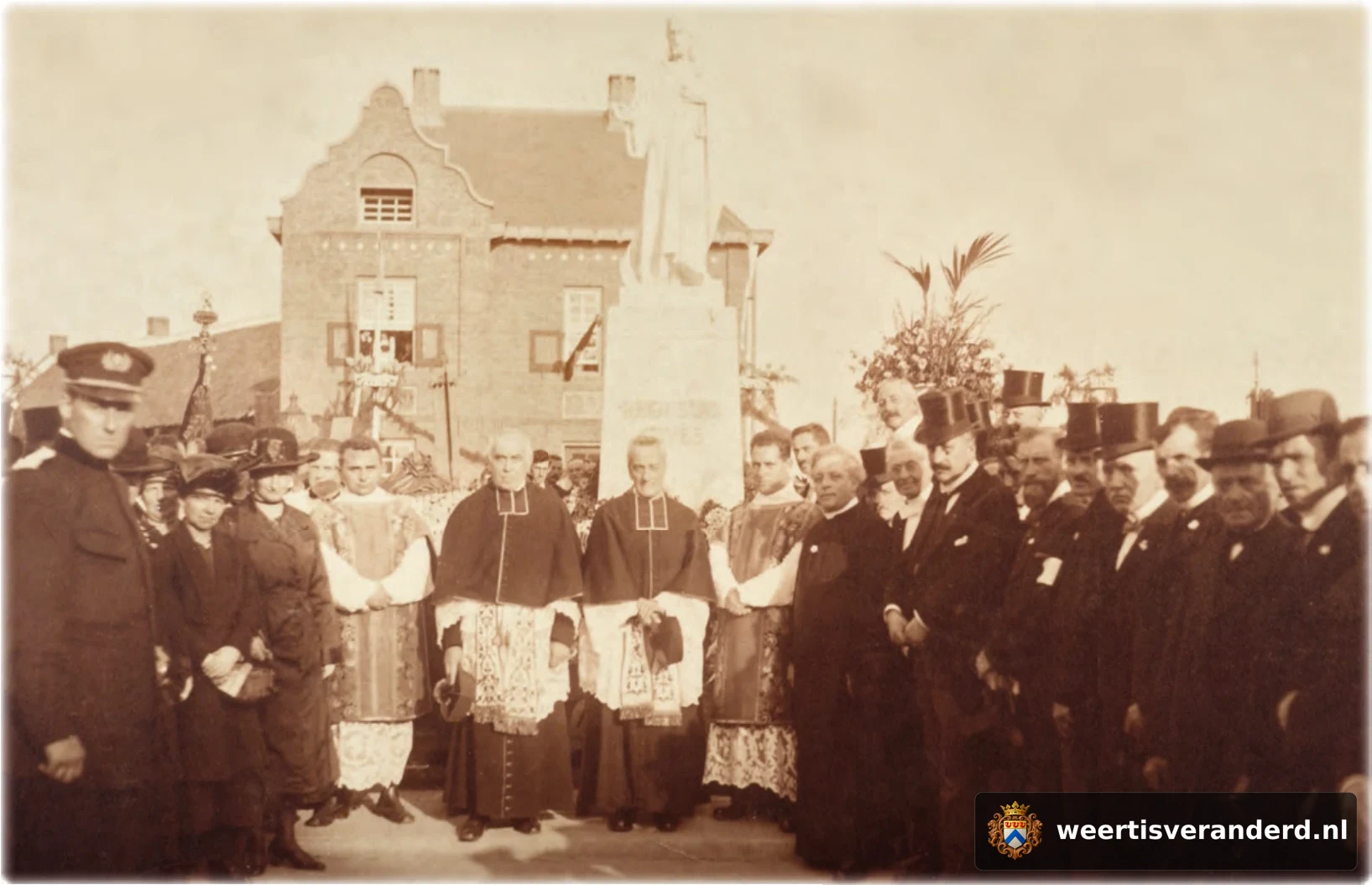 Inwijding van het Heilig Hartbeeld op de Langpoort