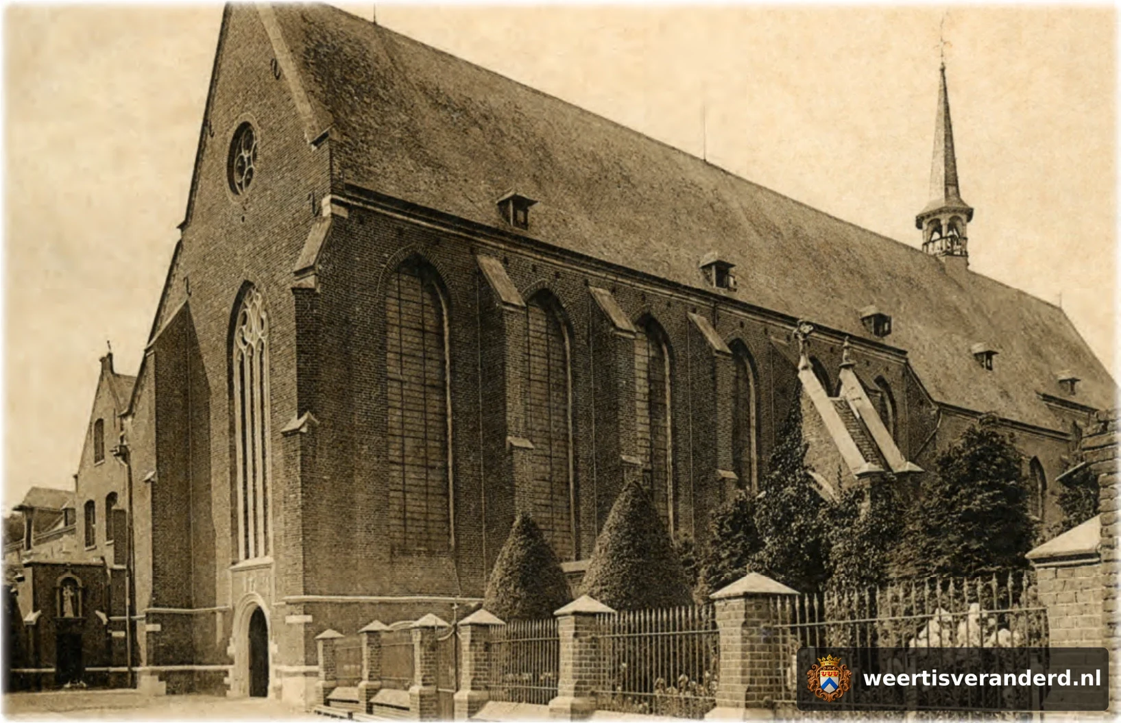 Voormalig kerkhof bij de Paterskerk