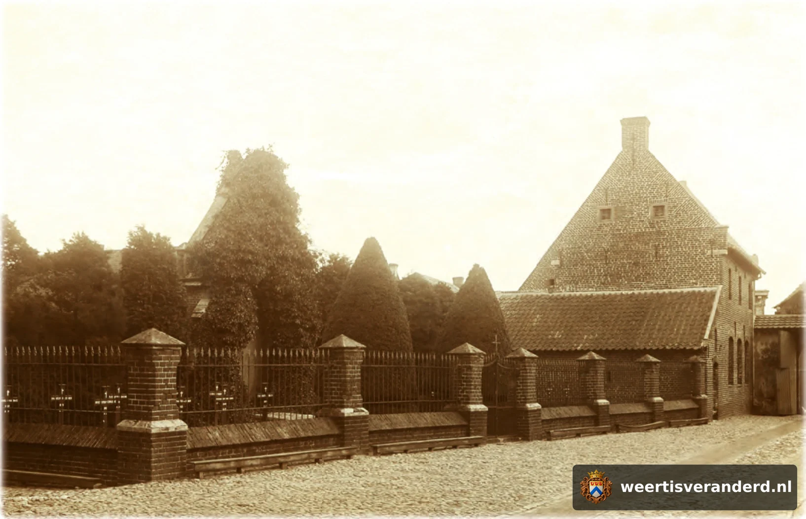 Kerkhof van de Minderbroeders richting de Biest