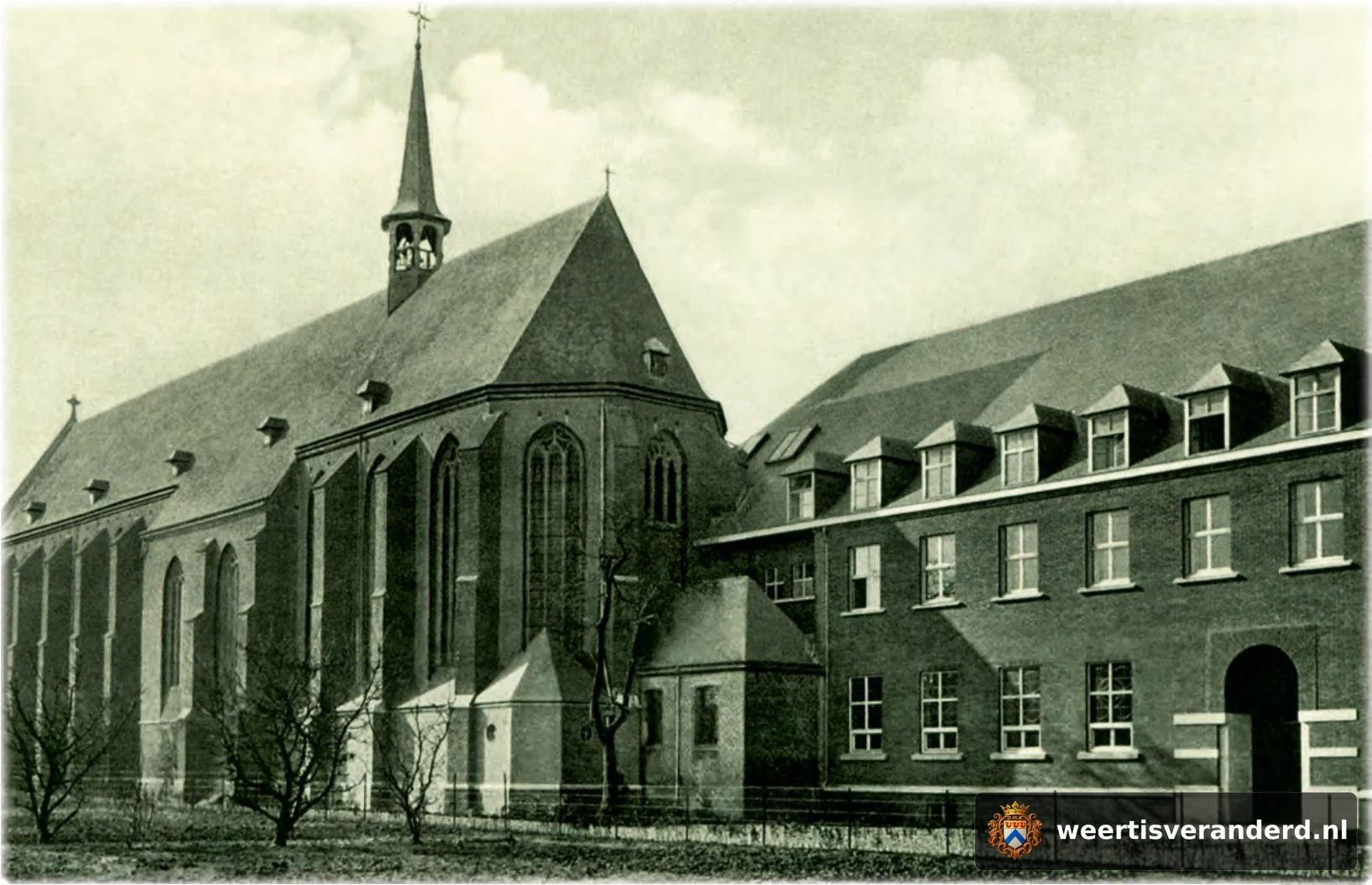 Paterskerk met Portiunculakapel en Provincialaat
