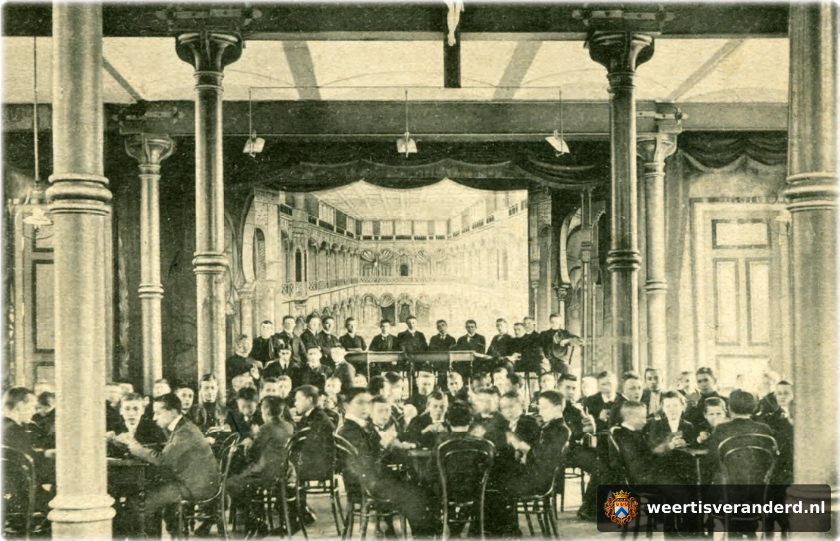 Toneelzaal van het Bisschoppelijk College