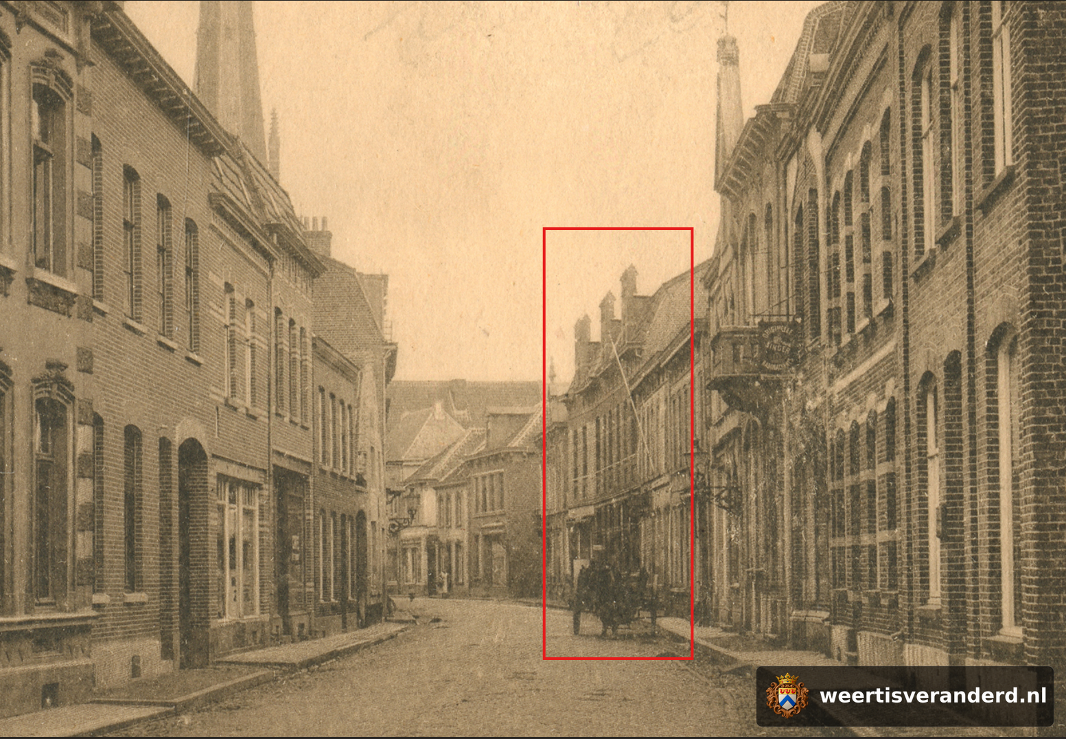 Historische opname van de Langstraat met de betrokken panden in een rode omkadering
