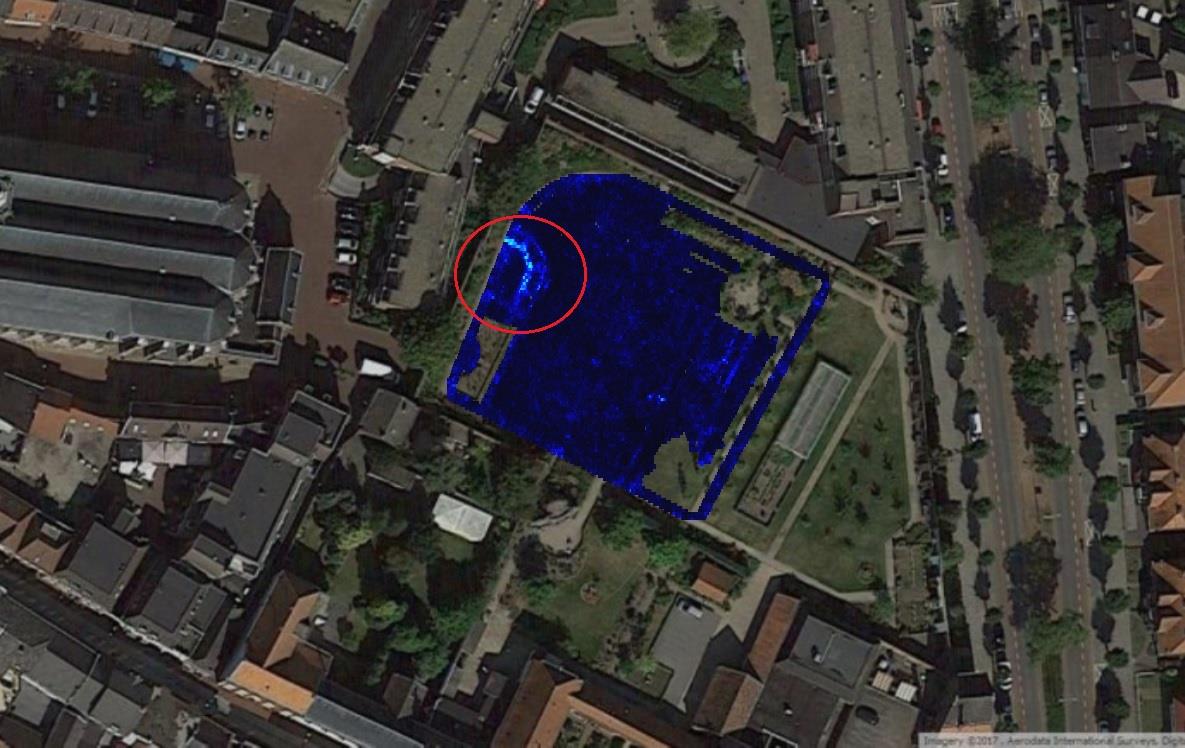 Luchtfoto van het terrein met projectie van de erfgoedradarmeting