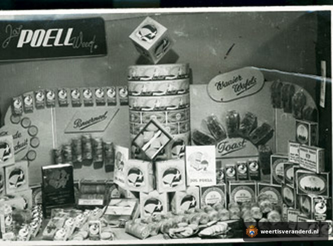Etalage met producten van Jos Poell