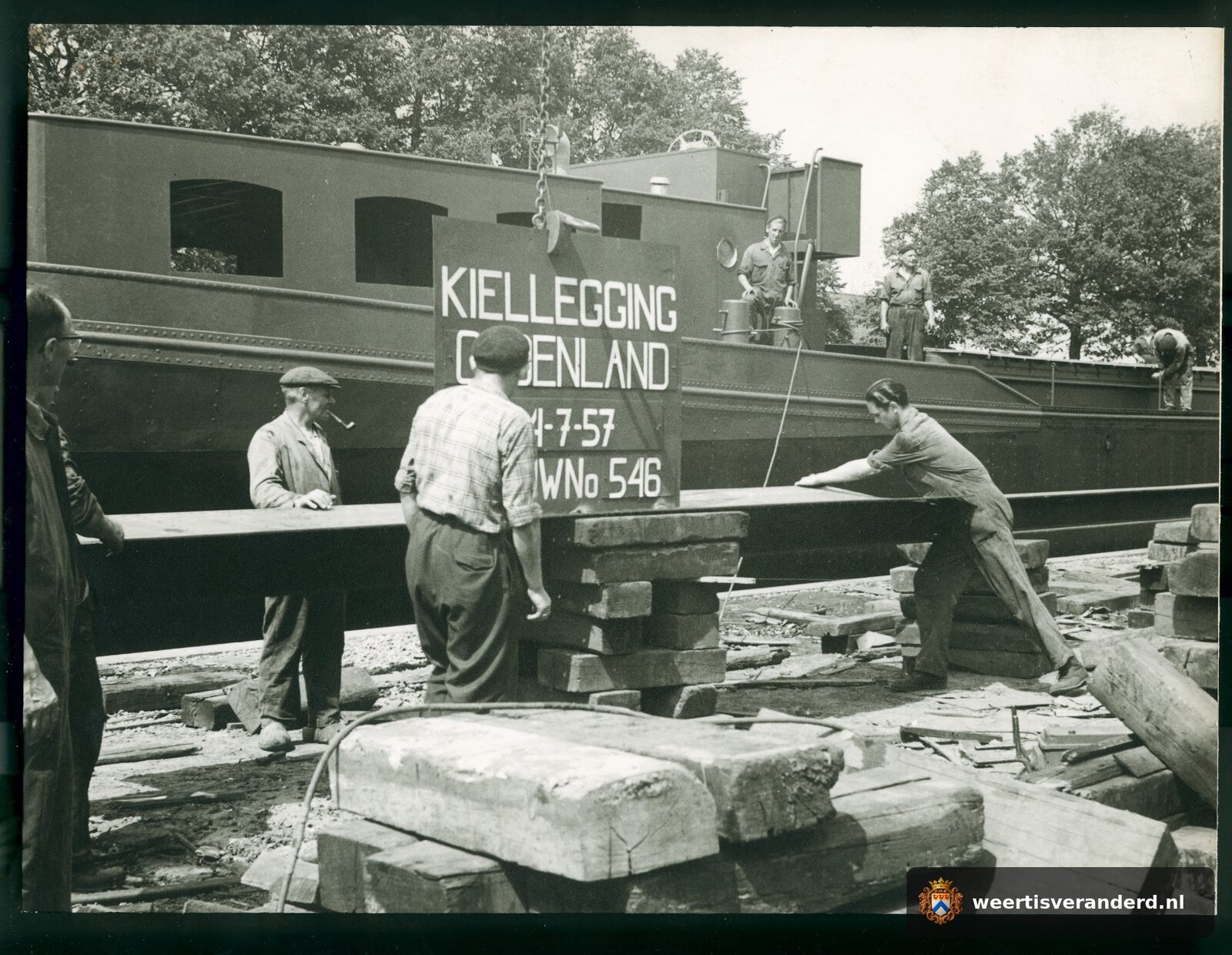 Kiellegging op de Weerter scheepswerf in 1957