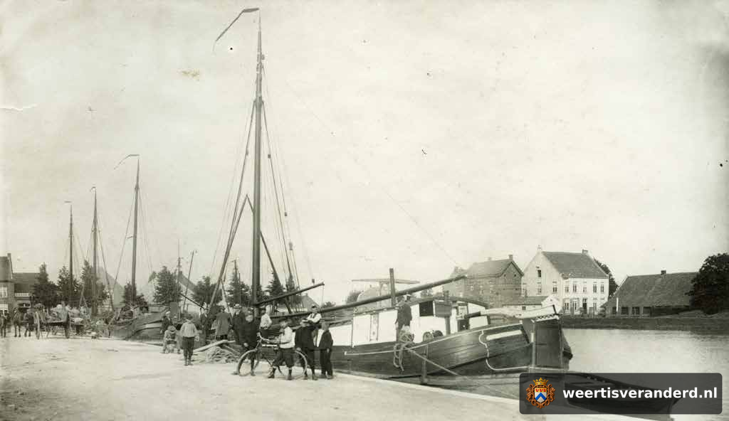 Schepen in de binnenhaven aan het Bassin (1899)