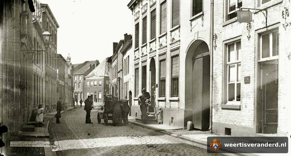 Dokter Joseph Peeters en apotheek Hupperetz aan de Hoogstraat (1905)