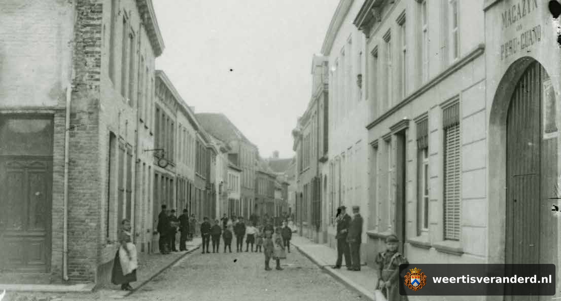 Hoogstraat gezien vanaf de Oelemarkt (1890)