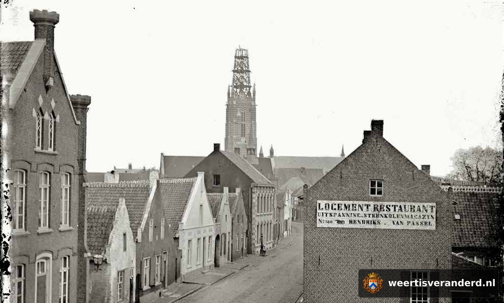 Bouw van de spits op de Martinustoren (circa 1889)