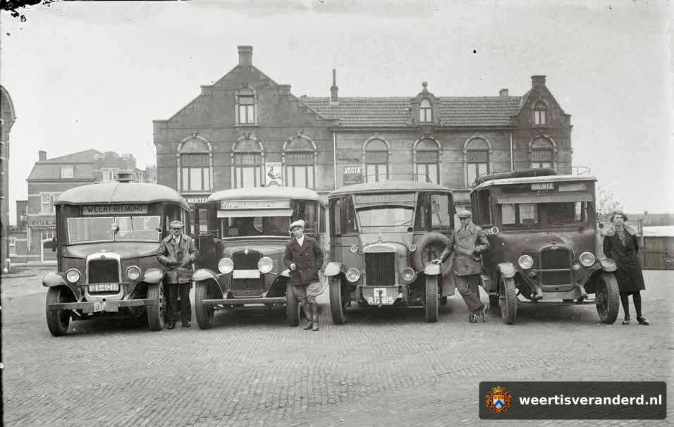 De buslijn Weert-Helmond bij hotel Mertens (circa 1930)