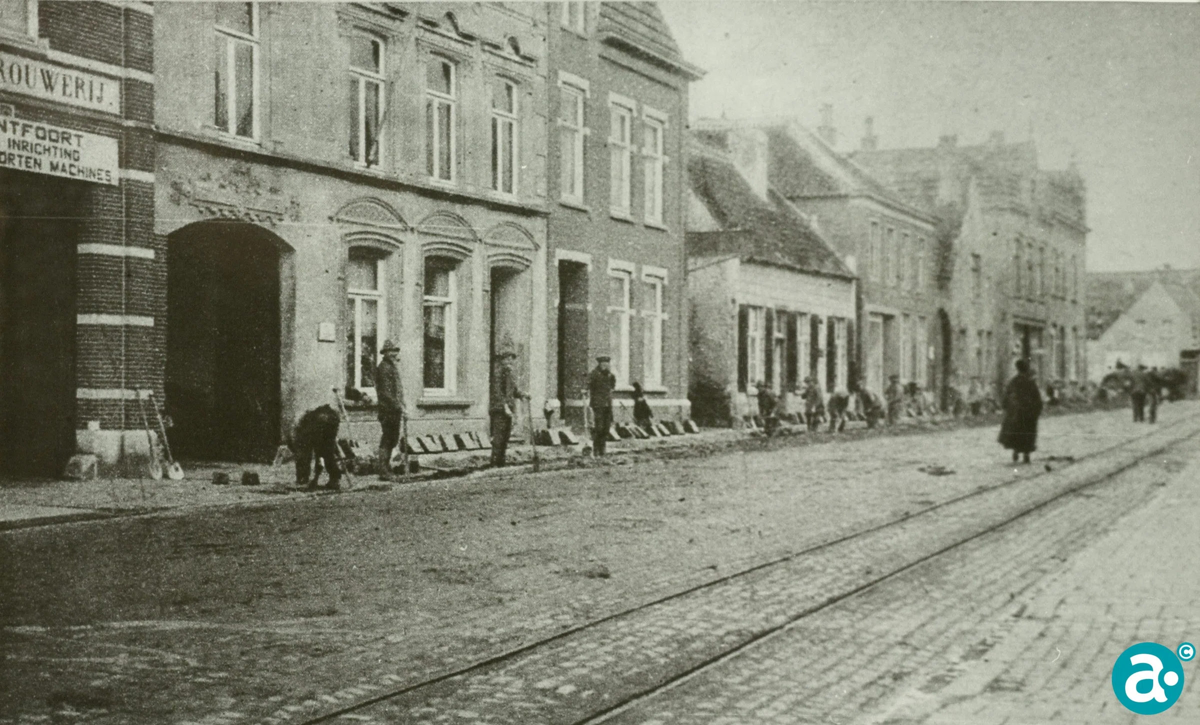 Maaspoort met tramlijn 1921 - GAW Beeldbank 812