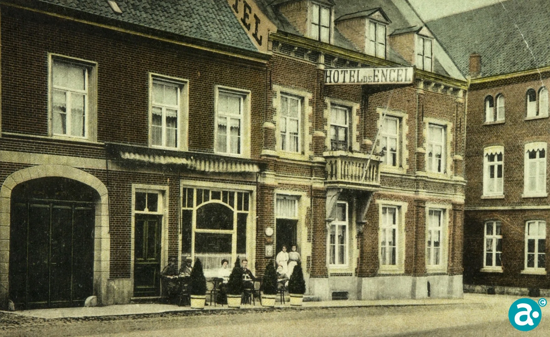 Hotel De Engel Markt rond 1910 - GAW Beeldbank XL 55
