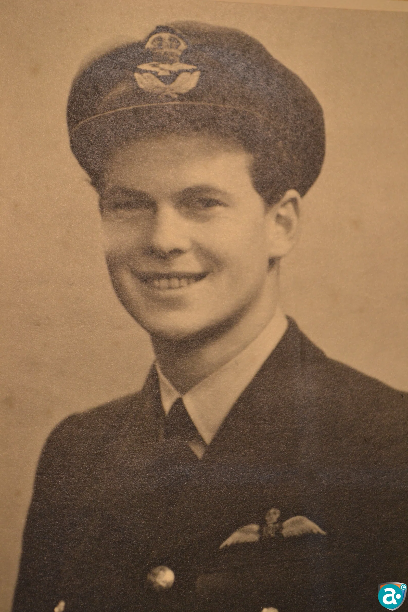 Piloot, John Stewart R. Swanson, flight-officer, 22 jaar