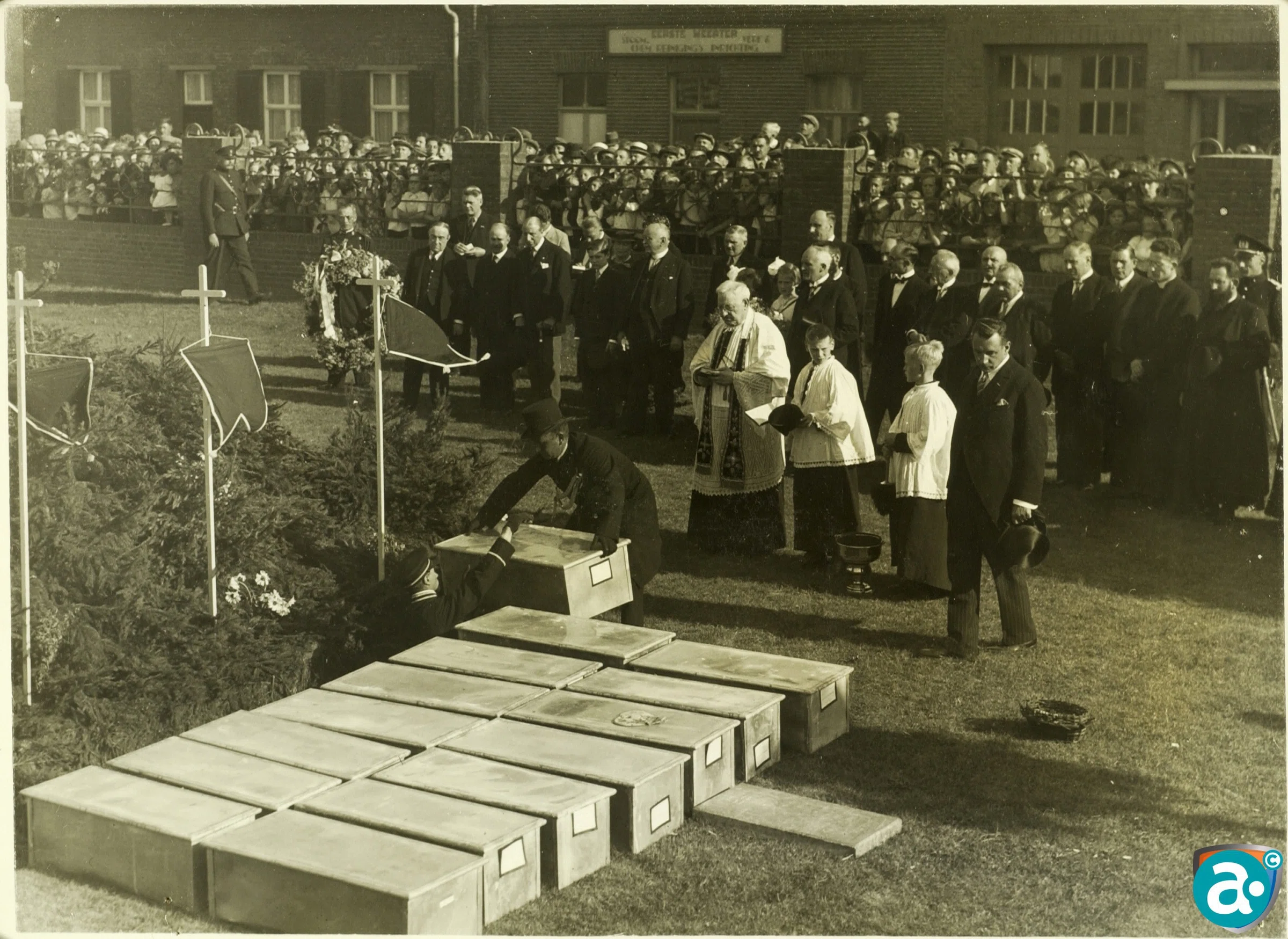 Op 22 juli 1935 wordt er een monument onthuld voor de vluchtelingen uit de Eerste Wereldoorlog.