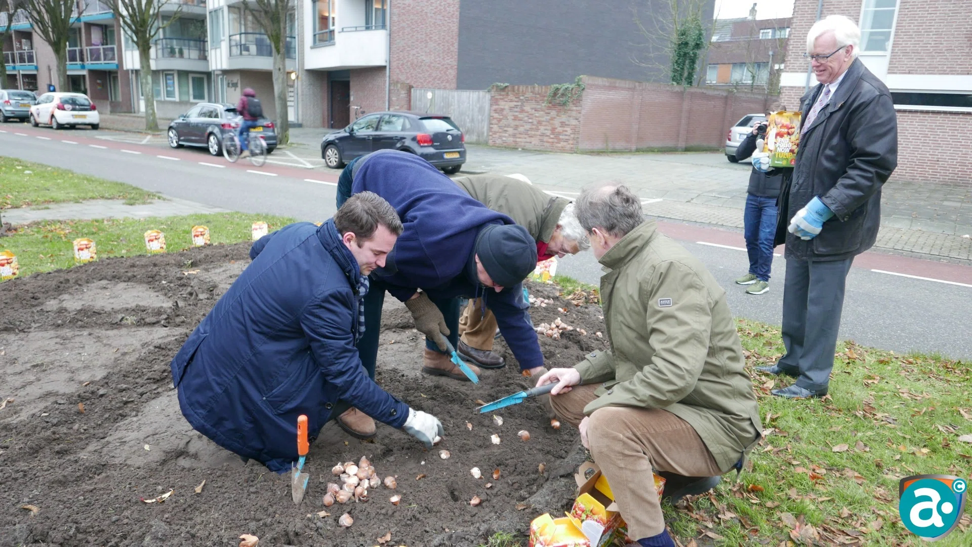Rotaryclub schenkt Weert bloemperk op singel