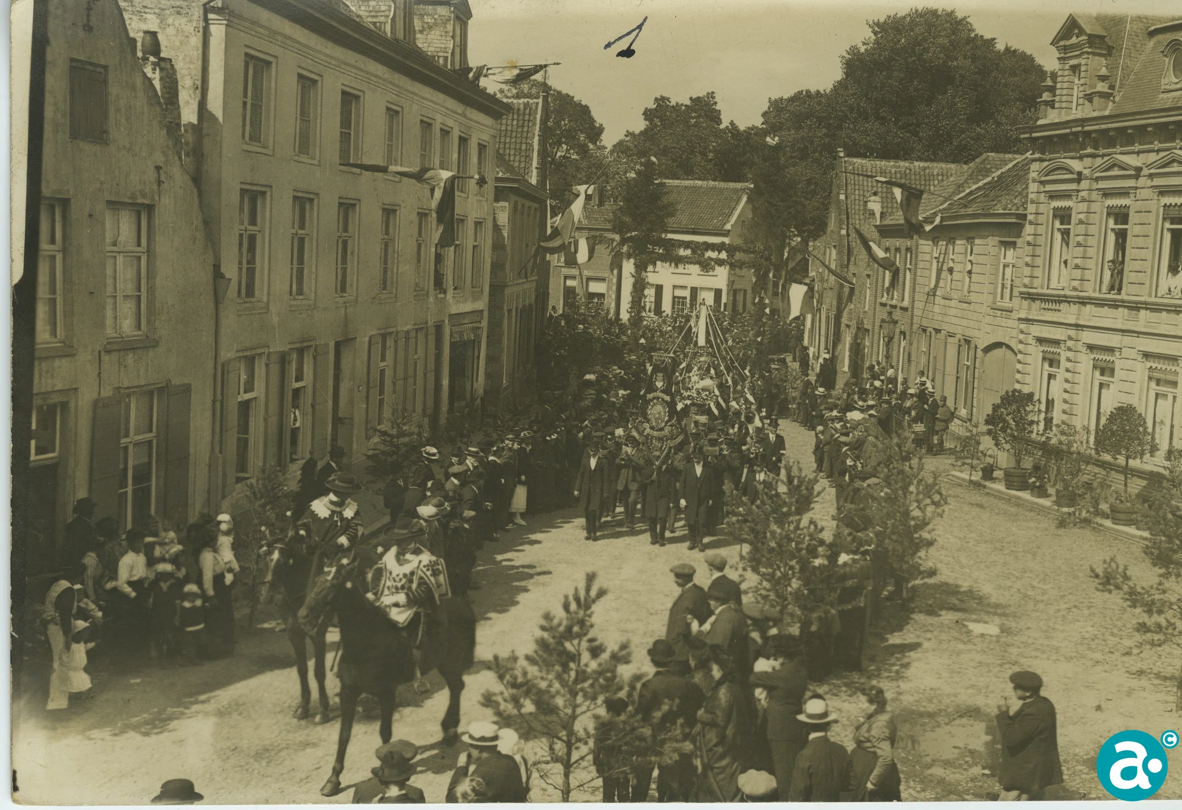 processie 'Gouden jubileum Martelaren van Gorcum'
