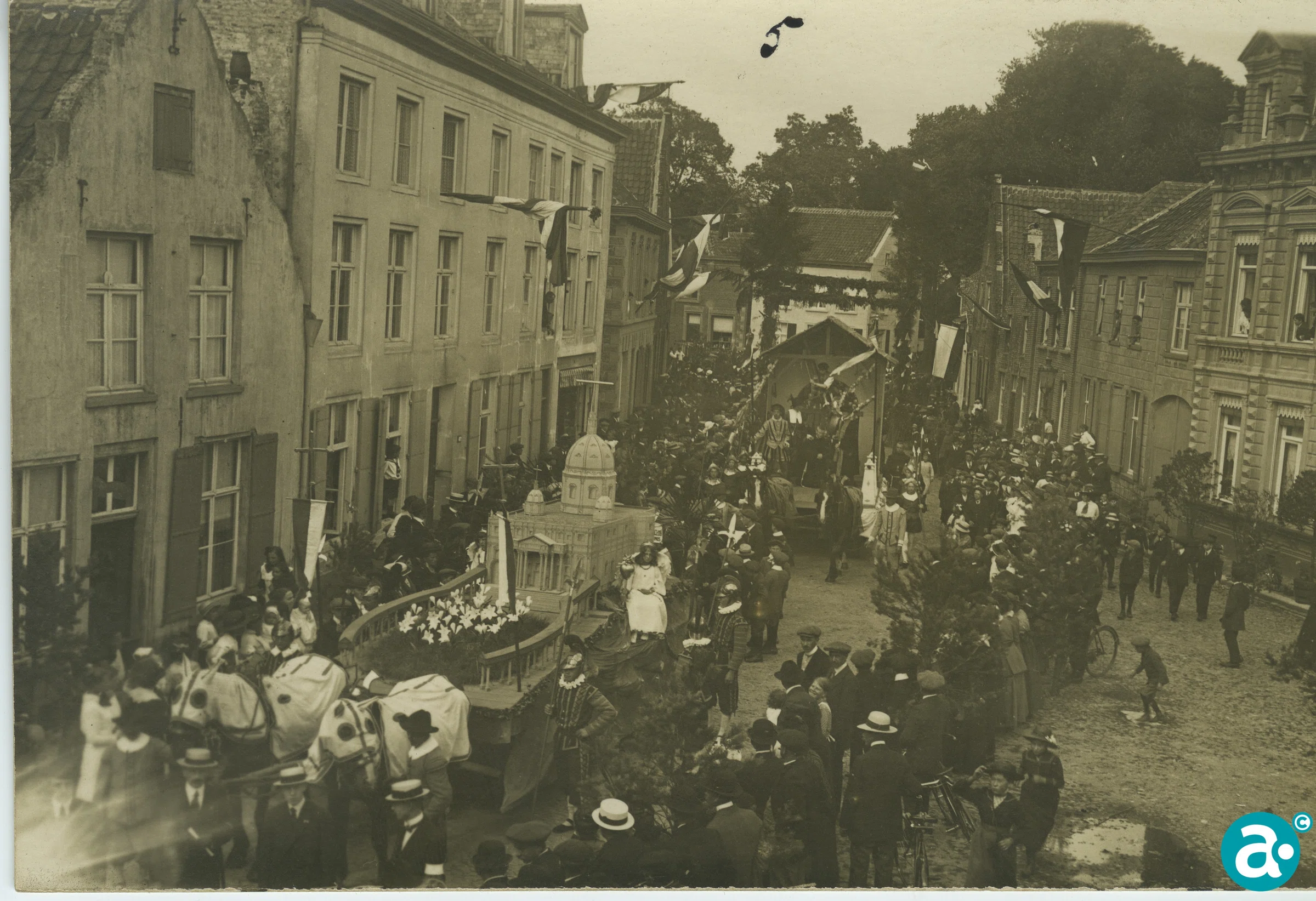 processie 'Gouden jubileum Martelaren van Gorcum'