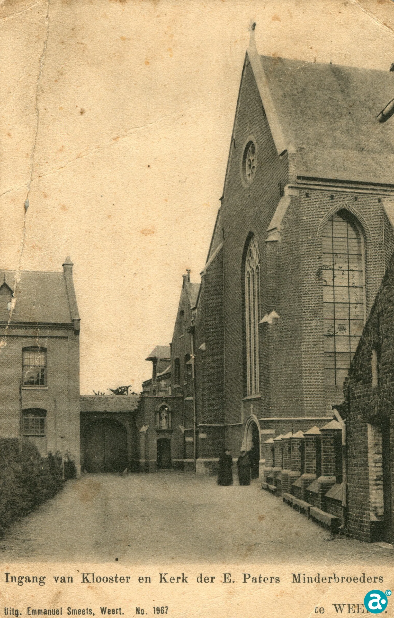 Ingang van het minderbroedersklooster aan de Biest met rechts de muur van het oude kerkhof