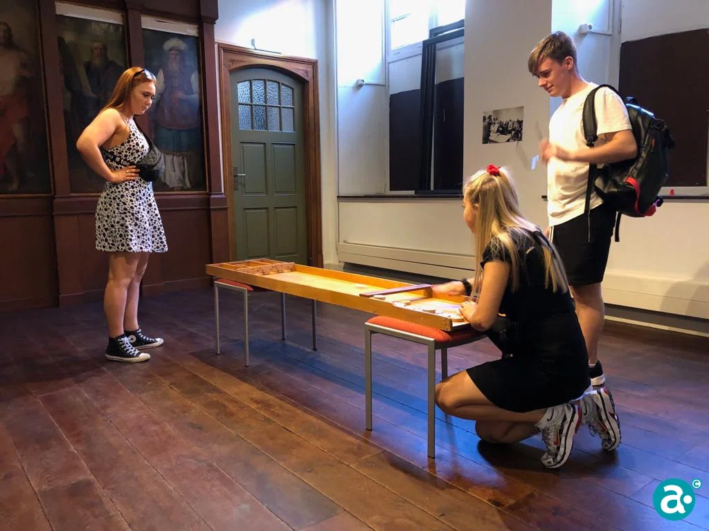 Sjoelen in het gemeentemuseum