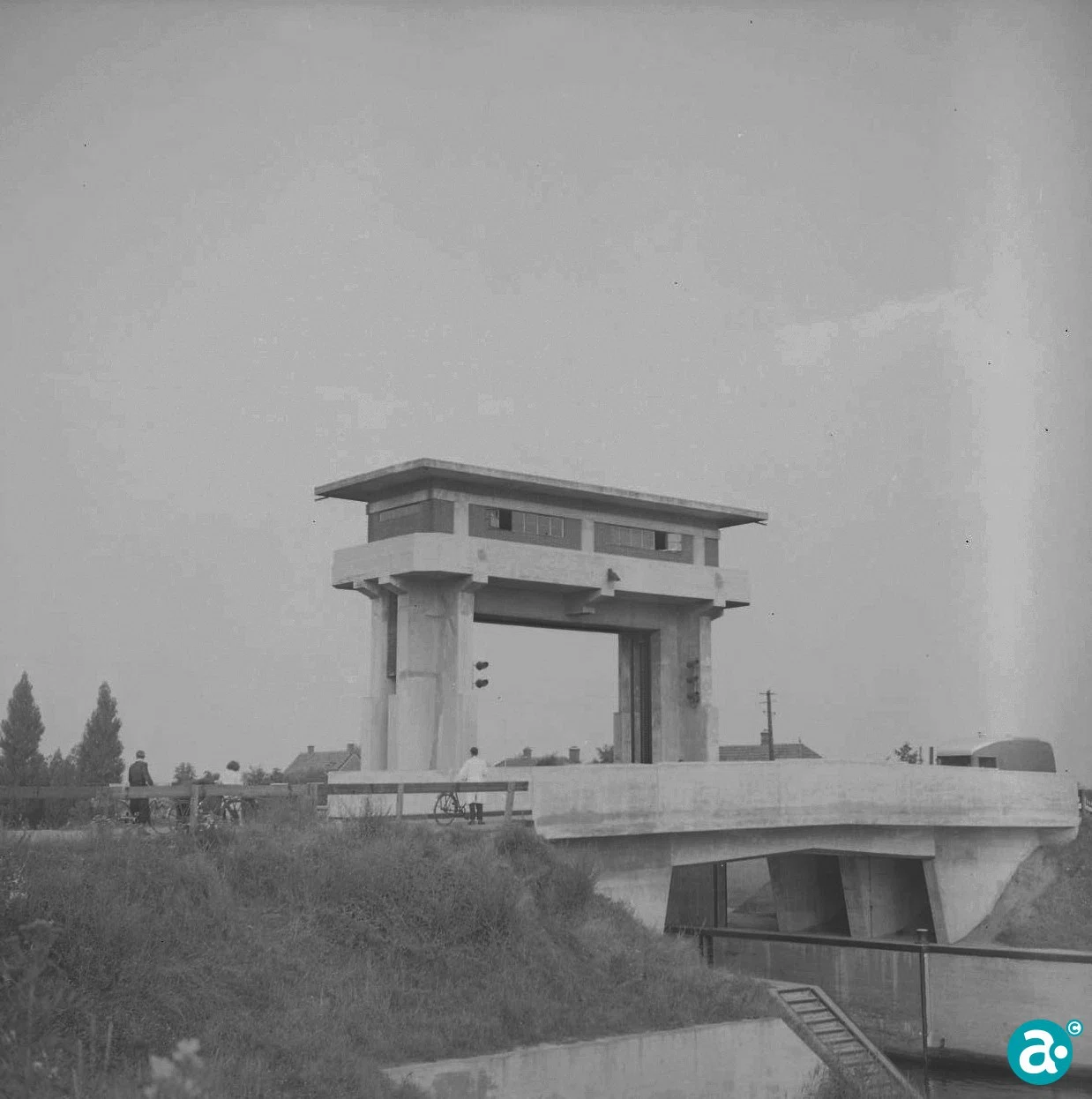 Verzet blaast sluis 16 op