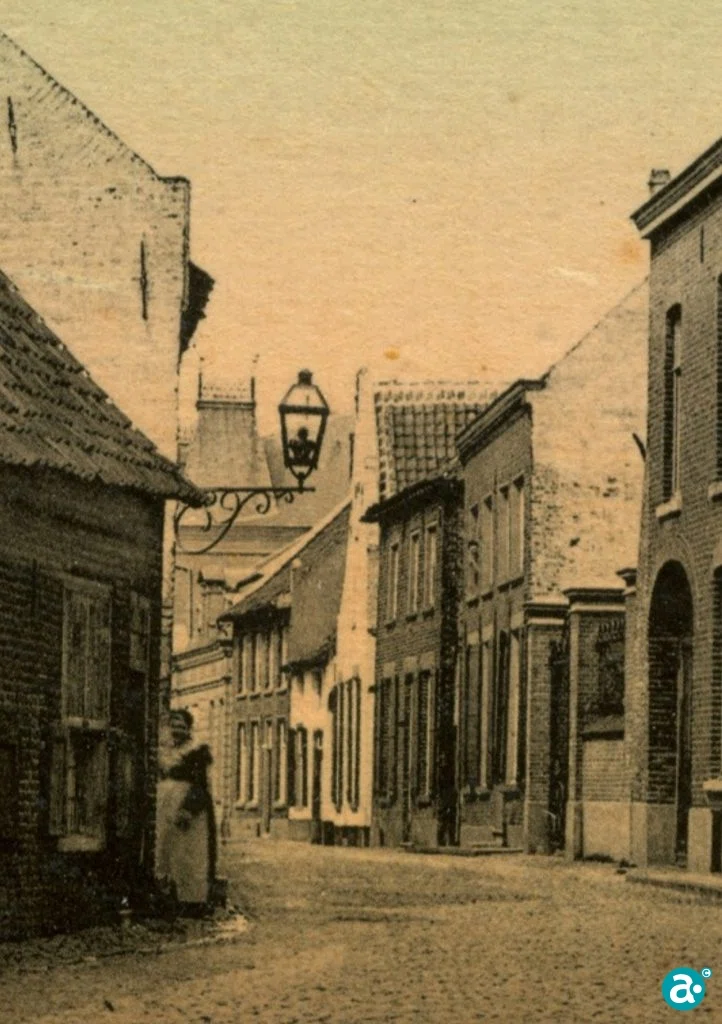 Detail ansichtkaart in de verte de woning (1906)