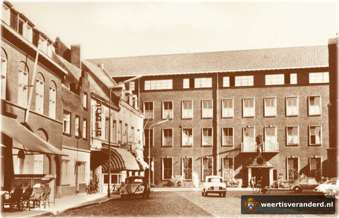 Pensionaat Saint Louis is in 1939 van een nieuwe voorgevel voorzien door architect Boosten.