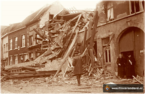 Een zuidwesterstorm zorgde ervoor dat op 14 november 1940 de houten spits van de Martinuskerk van zijn voetstuk tuimelde. De val van de torenspits richtte grote schade aan aan de gewelven van de kerk. De toren was oorspronkelijk 104 meter h