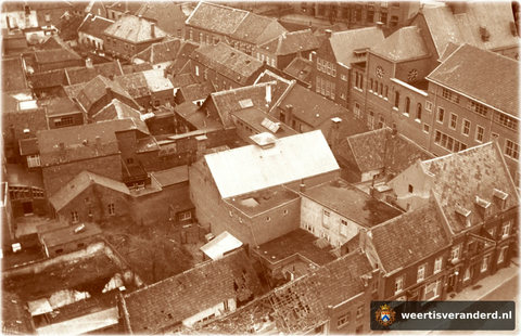 Luchtfoto van de ravage.