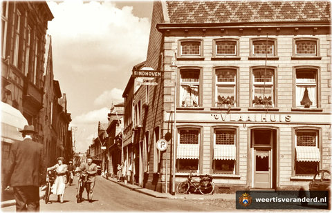 Kijkje in de Beekstraat vanaf de Markt. In ‘t Vlaaihuis was bakkerij Stribos gevestigd.