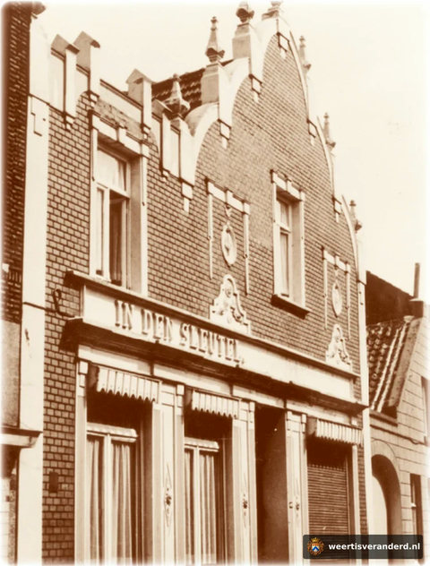 De bakkerij van Jos Stultiens in het pand “De Sleutel”. In de 18e eeuw een brouwerij met stadsboerderij. Nu staat hier het complex “Noordereind”.