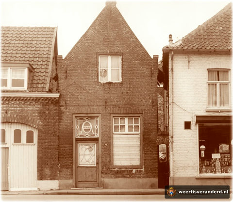 Het mooie pandje van de familie van Mierlo in Hollandse stijl uit begin 1800, wat later frituur Dils werd.