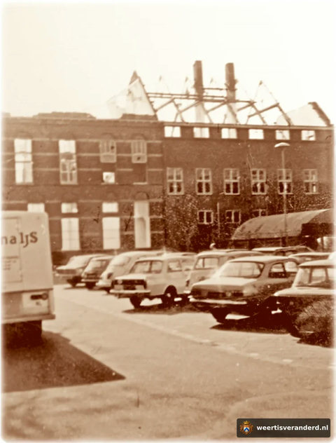 De afbraak van het Bisschoppelijk College. De Muntpassage is al gerealiseerd.