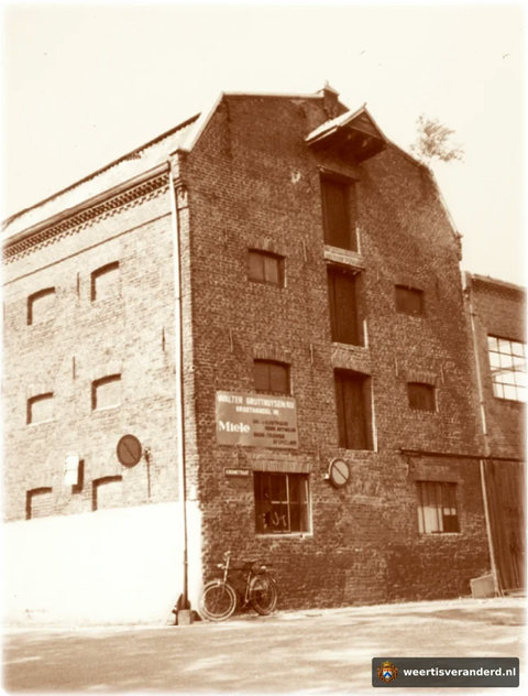 Het vroegere magazijn van de fabriek van Waltje Gruijthuijsen in de Kromstraat.