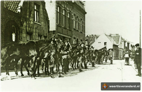 Cavalerie op de Maaspoort