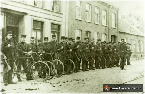 Infanteristen op de Maaspoort