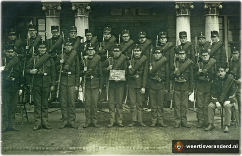 Soldaten aan het einde van de garnizoenswacht
