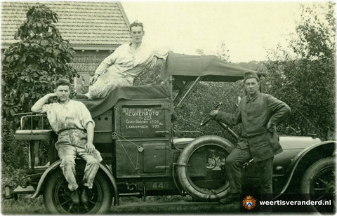 Jacq Giesen met kameraden en keukenauto