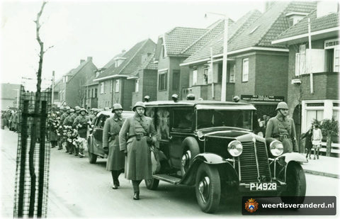 De rouwstoet op de Wilhelminasingel