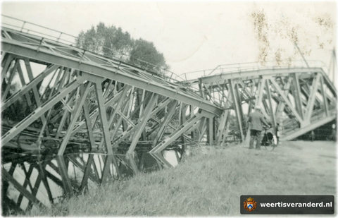 De vernielde spoorbrug