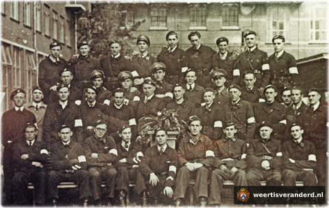 Hollandse Nationale Brigade op de binnenplaats van St. Louis