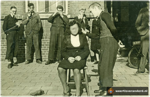 Kaalscheren op de cour van het Bisschoppelijk College