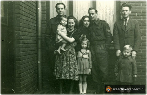 De familie Wulms met Engelse militairen