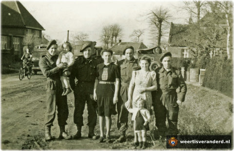 Engelse soldaten met de familie Clement