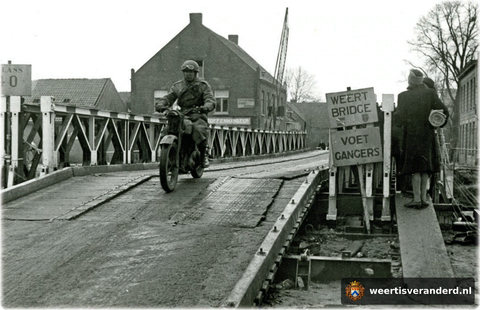 Engelse motorordonnans op de Baileybrug