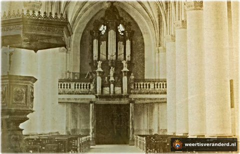 Orgel en houten tochtdeuren van de Martinuskerk