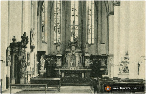 Het altaar in de Eucharistiebeuk