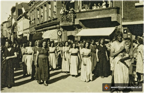 Missieoptocht in de Hoogstraat