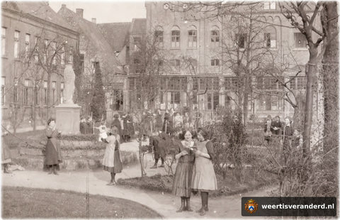 Pensionairen in de kloostertuin